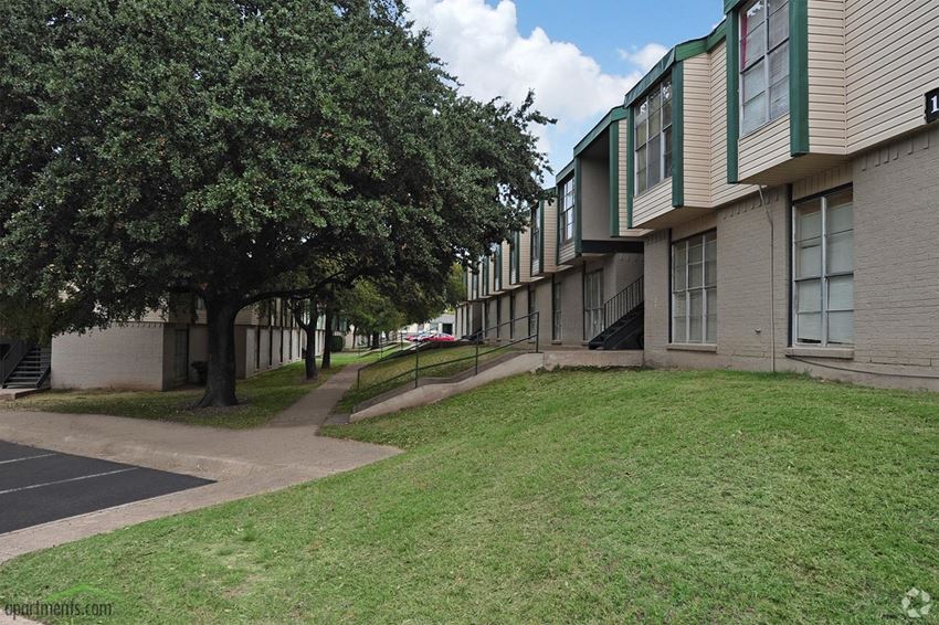 Mountain Creek Apartments, 5821 Bonnie View Rd, Dallas, TX RentCafe